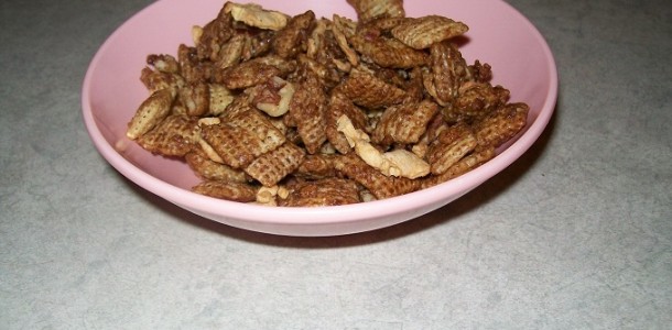 crock-pot cinnamon apple chex mix