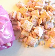 crock-pot strawberry puppy chow