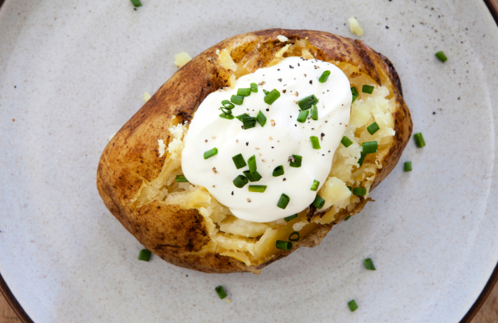 Crock-Pot Baked Potato With Sour Cream And Chives